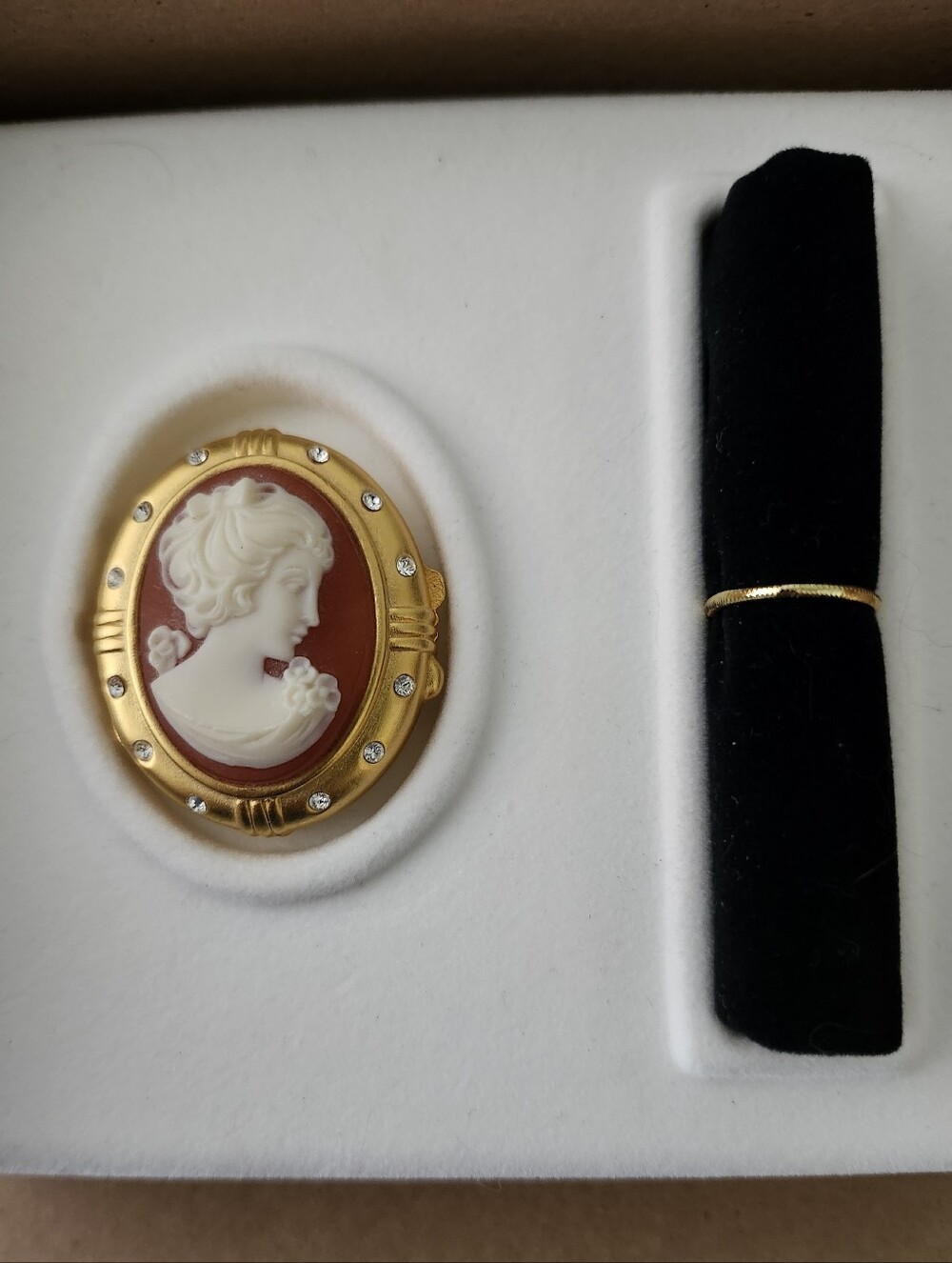 Vtg Estee Lauder Pleasures Coral Cameo Solid Perfume Compact Full In Box